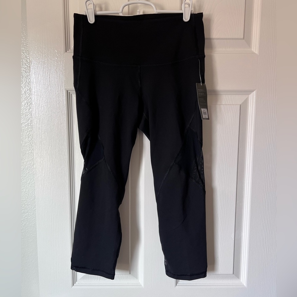 Old Navy workout leggings. NWT. Sz medium. Cutouts kick these up style wise.